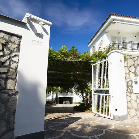 Cettina Boutique Konukevi 4*